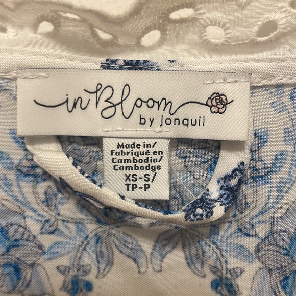 Blue & White Floral Robe - Picture 2 of 3